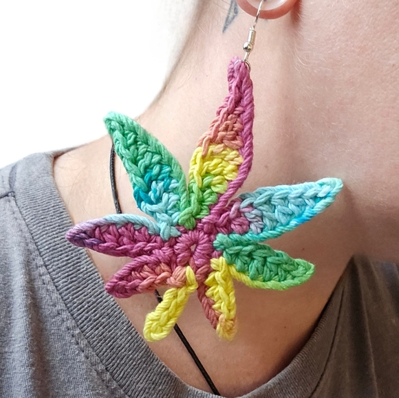 Mary Jane - Maple Leaf - Reefer - Pot - Handmade earrings - Picture 4 of 16